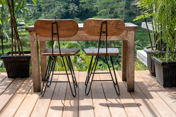 Houten Tafel Stoelen Leeg Tropisch Café Naast Rijstterrassen Eiland Bali — Stockfoto