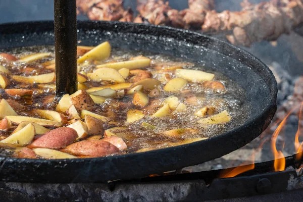 Batatas Assadas Uma Panela Grande Comida Deliciosa Festival Cozinha Campo — Fotografia de Stock