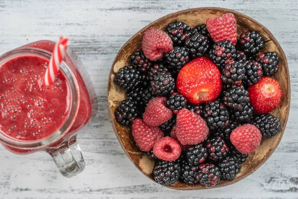 Frische Bio Brombeeren Erdbeeren Und Himbeeren Aus Nächster Nähe Von — Stockfoto