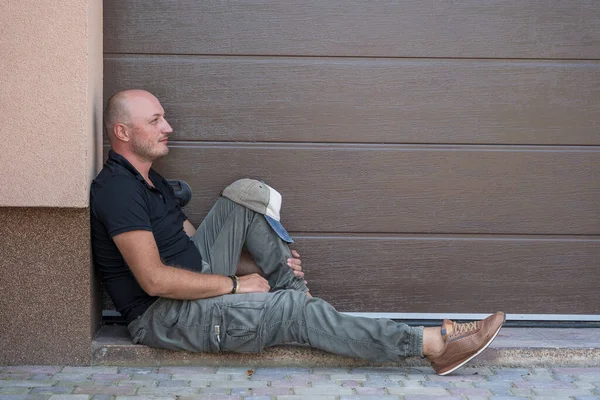Middle Aged Man Resting Sidewalk Portrait Caucasian Bald Man Outdoors — Stock Photo, Image