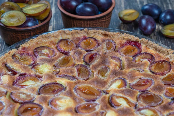Домашній Органічний Сливовий Десерт Готовий Їжі Сливовий Пиріг Старому Дерев — стокове фото