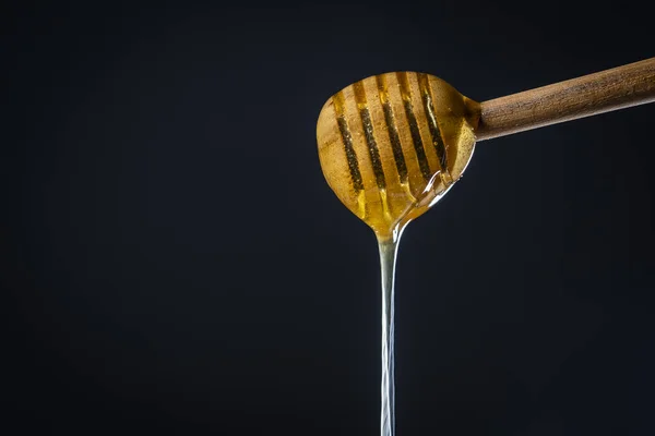 Houten Stok Voor Honing Met Honing Dikke Honing Druipend Stromend — Stockfoto