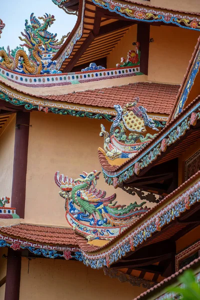 Színes Sárkány Szobor Tetőn Egy Buddhista Templomban Danangban Vietnamban Közelről — Stock Fotó