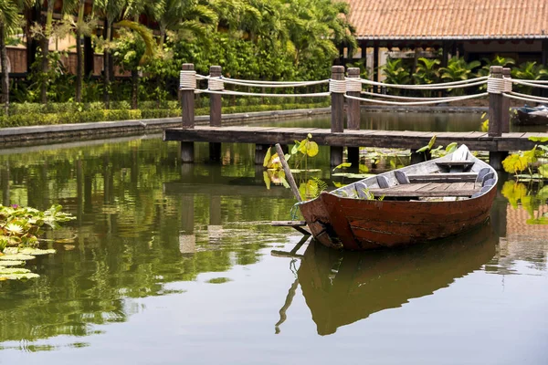 Wooden Boat Pond Pier Tropical Garden Danang Vietnam Travel Nature — Stock Photo, Image