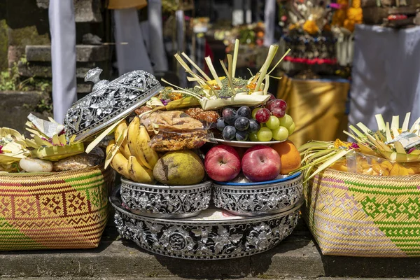 Ceremonia Ofrenda Frutas Para Hindúes Balineses Calle Central Ubud Isla — Foto de Stock