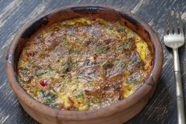 Keramische Kom Met Plantaardige Frittata Eenvoudige Vegetarische Gerechten Frittata Met — Stockfoto