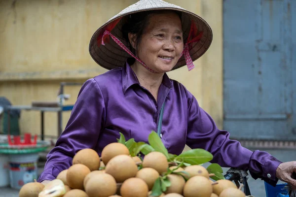 Hanoi Vietnam March 2020 Women Selling Fruits Vegetables Street Food — Stock Photo, Image