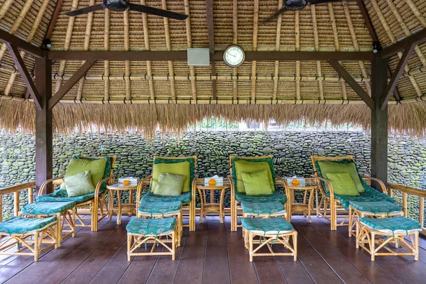Mesa Massagem Com Vista Para Jardim Tropical Sala Massagem Spa — Fotografia de Stock