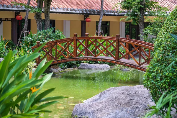 Арковий Міст Через Декоративний Ставок Японському Тропічному Саду Данані Єтнам — стокове фото