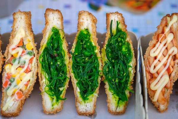 Sandwich Salată Alge Marine Pentru Vânzare Piața Alimentară Stradală Din — Fotografie, imagine de stoc