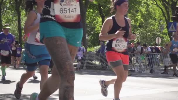 Courir marathon coureurs gros plan Slow Motion — Video