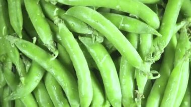 Islak bezelye spin bir plaka ağır çekim