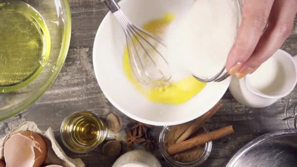 Pour the sugar into a bowl with egg yolk top view — Stock Video