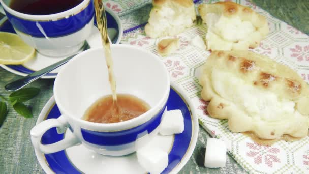 Zpomalený pohyb tradiční čajový dýchánek v ruštině — Stock video