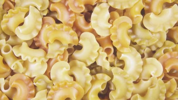 Achtergrond pasta draaien met de klok mee bovenaanzicht — Stockvideo