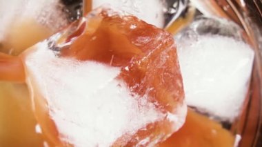 Bir içki içine bir cam üstten görünüm