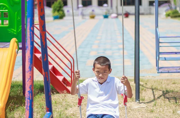 Söt Asiatiska Barn Roligt Lekplatsen Stilig Pojke Ler Glatt Mot — Stockfoto