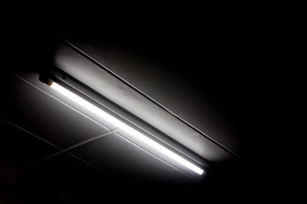 Tubo Luminoso Fluorescente Sullo Spazio Parete Design — Foto Stock