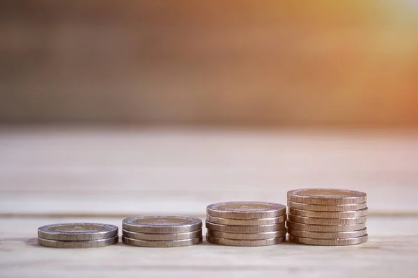 Munt Stapels Houten Tafel Achtergrond Bureau Met Geld Munten Zakelijke — Stockfoto