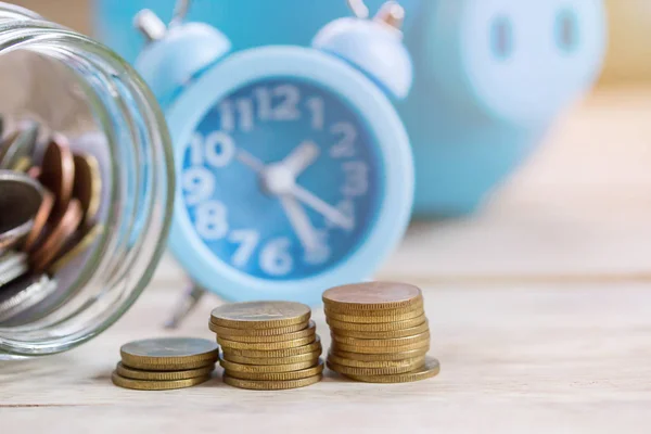 Munt Stapels Houten Tafel Achtergrond Bureau Met Geld Munten Zakelijke — Stockfoto