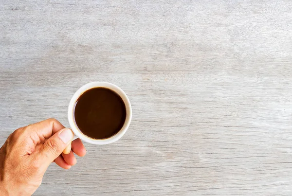 व्यवसाय मनुष्य व्यवसाय मनुष्य कार्यालय डेस सह कॉफी एक कप धारण — स्टॉक फोटो, इमेज