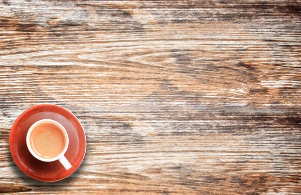 Von oben Tasse Kaffee auf Holztischhintergrund. — Stockfoto