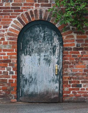 yuvarlak eski ahşap küçük kapı