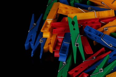 Arkaplan için renkli kıyafetler.