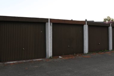 kapalı garajuzun bir satır