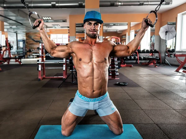 Bodybuilder Doing Exercises Biceps Crossover Machine — Stock Photo, Image