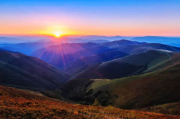Piękny Zachód Słońca Wschód Karpatach — Zdjęcie stockowe