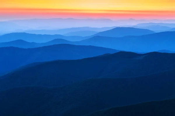 Niebieski Zakres Karpat Zachód Wschód Słońca — Zdjęcie stockowe