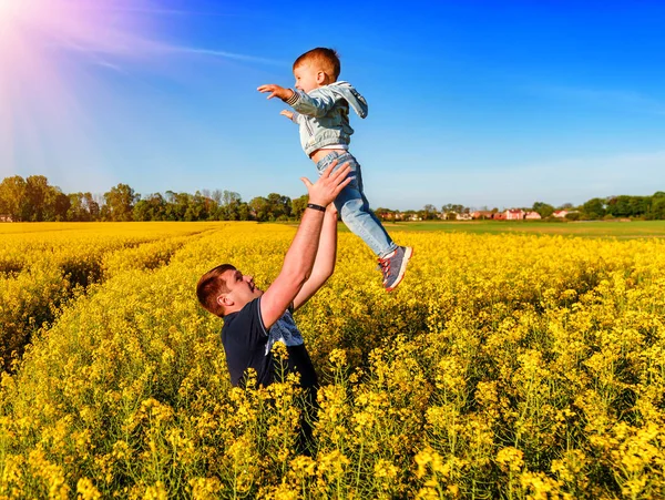 Baba oğlu çiçek açan tecavüz alana kadar atar