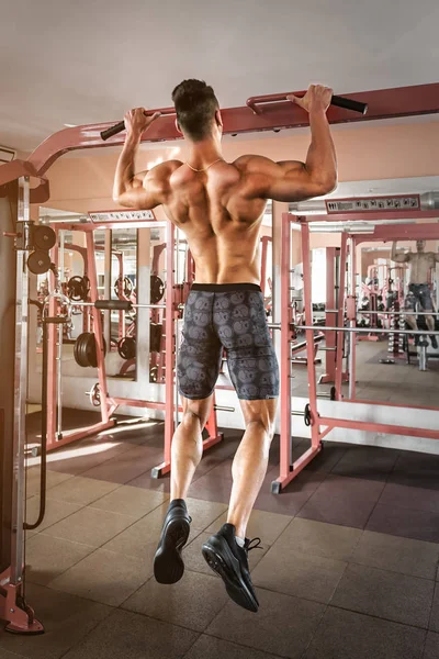 Muscular Athlete Tightening Bar — Stock Photo, Image