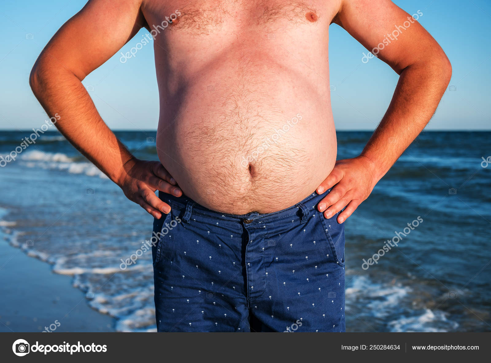 gordo playa fotos de stock, imágenes de Hombre gordo playa sin royalties | Depositphotos