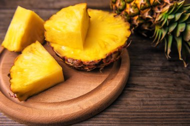 tatlı ananas parçaları