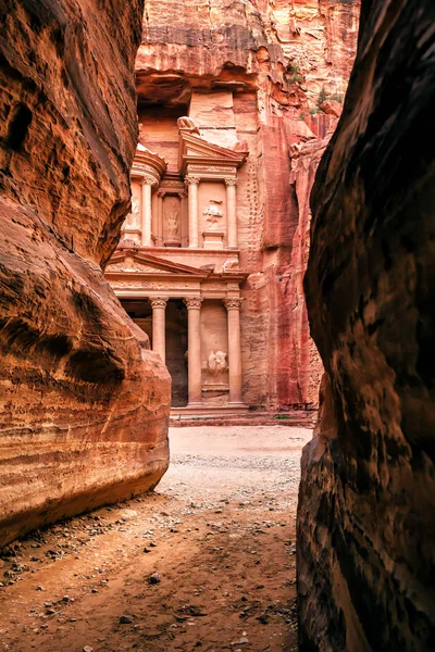 Blick von Siq auf den Eingang der Stadt Petra — Stockfoto