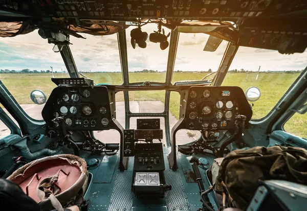 Πιλοτήριο στρατιωτικού ελικοπτέρου — Φωτογραφία Αρχείου