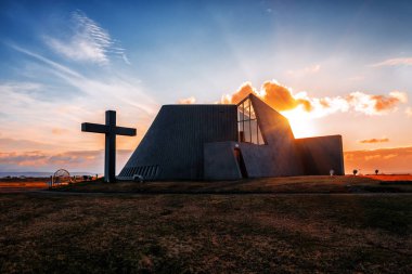 Blunduos 'taki modern kilise. İzlanda