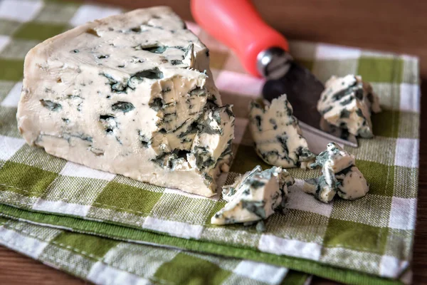 Delicioso Queijo Com Mofo Azul Faca Especial — Fotografia de Stock