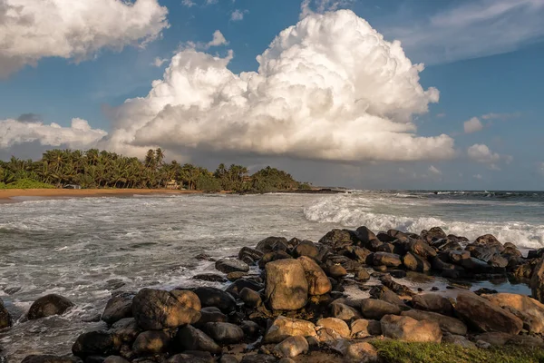 Nube Esponjosa Sobre Océano Paisaje Tropical — Foto de Stock