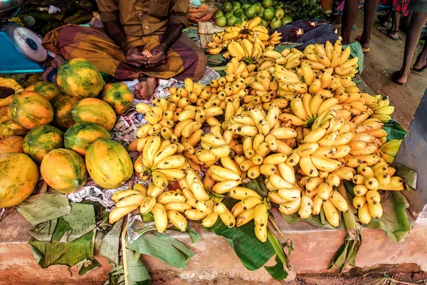 Bananas Maduras Mamão Mercado Local Tropical — Fotografia de Stock