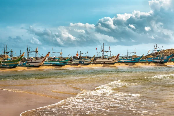 Fila Colorido Barco Pesca Sri Lanka — Foto de Stock