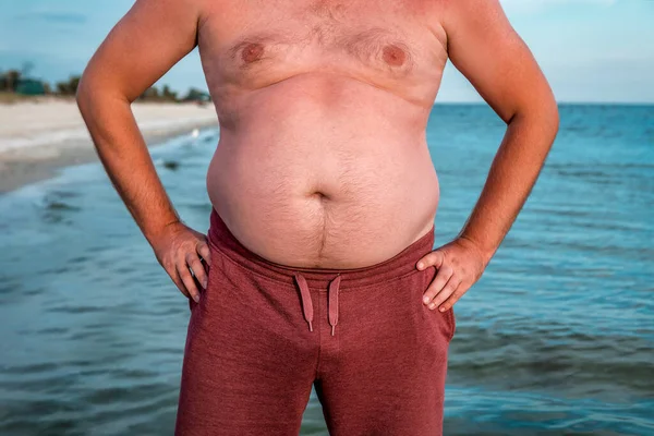 Gros Torse Masculin Sur Plage Coucher Soleil — Photo