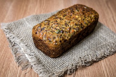 Bir somun toptan ekmek.