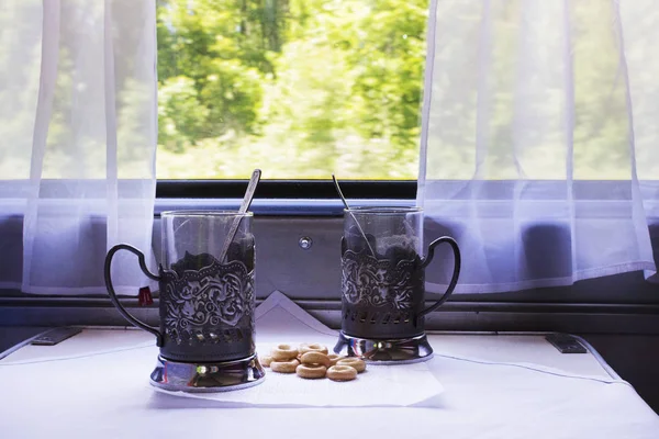 Tabell Hytten Tåget Med Glas Skedar Och Ratten Stockbild