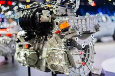 Benzinle çalışan arabalar için yeni motor modelleri