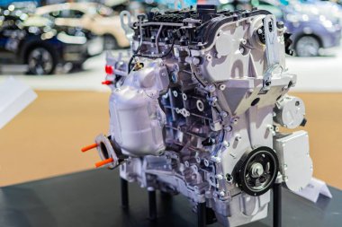 Benzinle çalışan arabalar için yeni motor modelleri