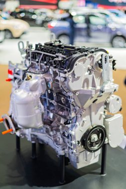 Benzinle çalışan arabalar için yeni motor modelleri
