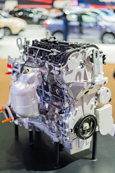 Benzinle çalışan arabalar için yeni motor modelleri